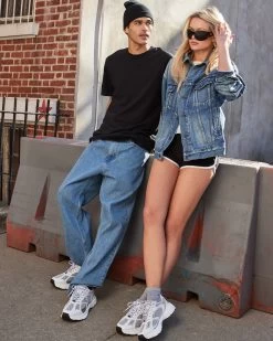 Prins Sneaker WHITE/SIL 17 Prins Sneaker WHITE/SIL -Steve Madden SM 2023 MARCH LIFESTYLE 24 PLAJA PRINS 0827 CROP 54c7405e 4d0e 4ab1 91dd 05a57b29737c