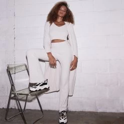 Boucle Bralette BONE -Steve Madden Square SM 2022 SEPTEMBER LIFESTYLE 21 POSSESSION BOUCLE 0154 068f6837 6047 420e 85b0 1745a4a36bc0